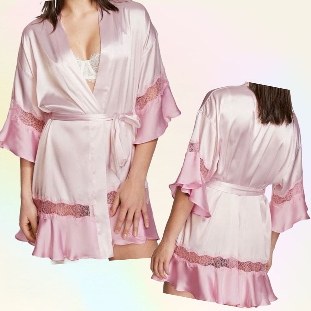 Victoria´s Secret Flounce Satin Ruffle Lace Robe in pale pink. NWT